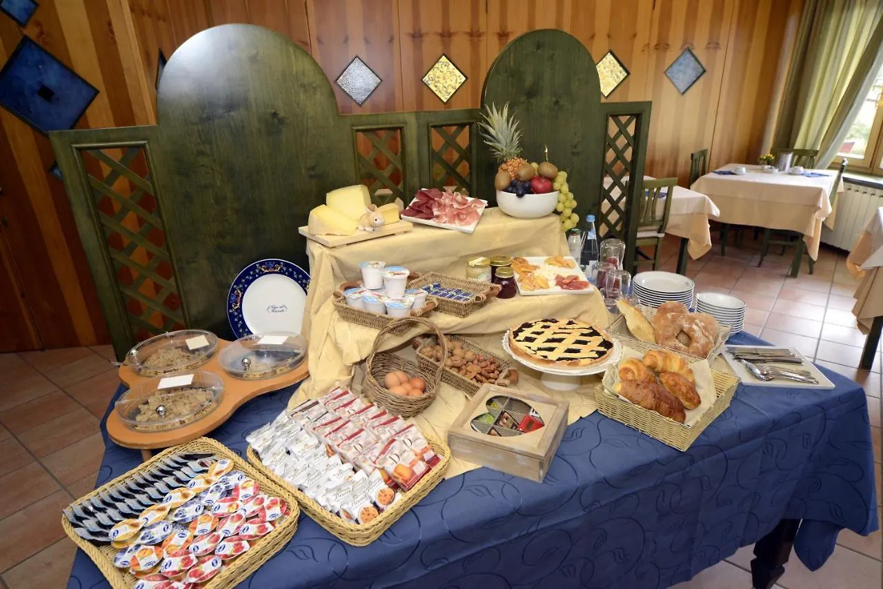 Hotel Veduta Dell'Adamello Temu 3*,  Italy